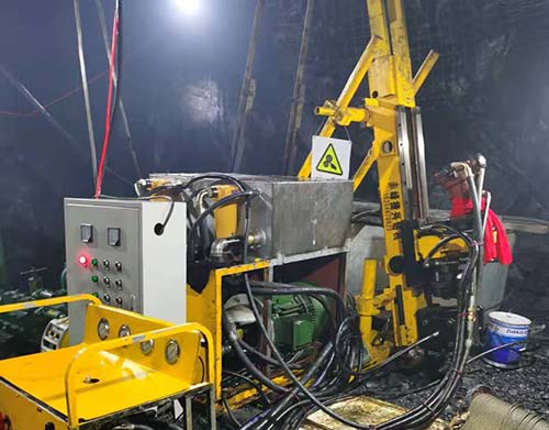 坑道钻机在地质钻探中常见的孔内事故和处理办法有哪些？